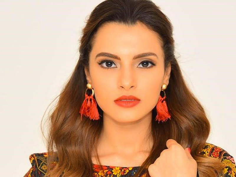 اضغط لمشاهدة الفيديو: كارمن سليمان تتعرض لموقف محرج بسبب البخور في الرياض